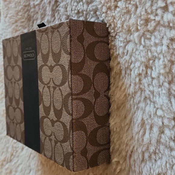 Awesome NWOT Coach Poker Set In Storage Chest 🎲♣️♠️ - Picture 4 of 15